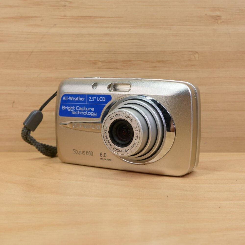 Olympus Stylus 600 6 MP Digital Camera, 3x Optical Zoom, Image stabilization